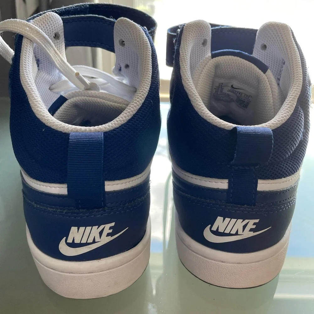 Nike youth basketball shoes EUC - Picture 3 of 5